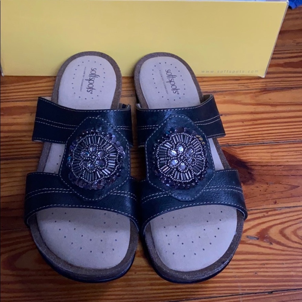Softspots mindy sandal black  sz 10 NIB
